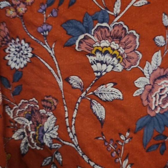 Ruffle sleeveless blouse - Picture 2 of 3